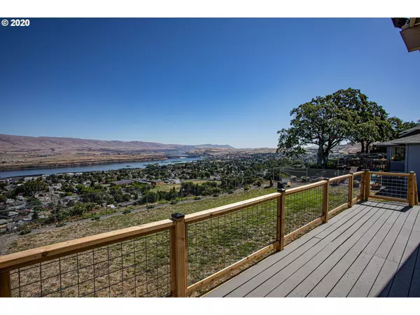 The Dalles, OR 97058,907 E 18TH