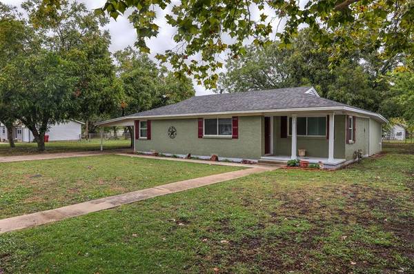 223 Garver Avenue, Van Alstyne, TX 75495