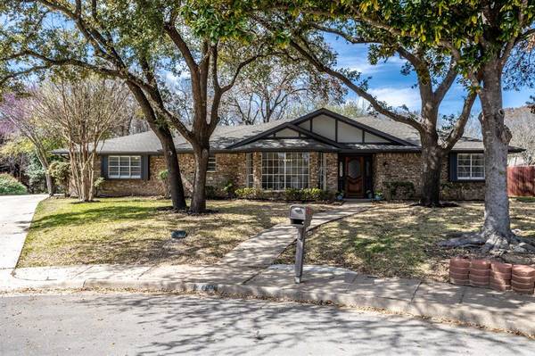 219 Clubbrook Circle, Desoto, TX 75115