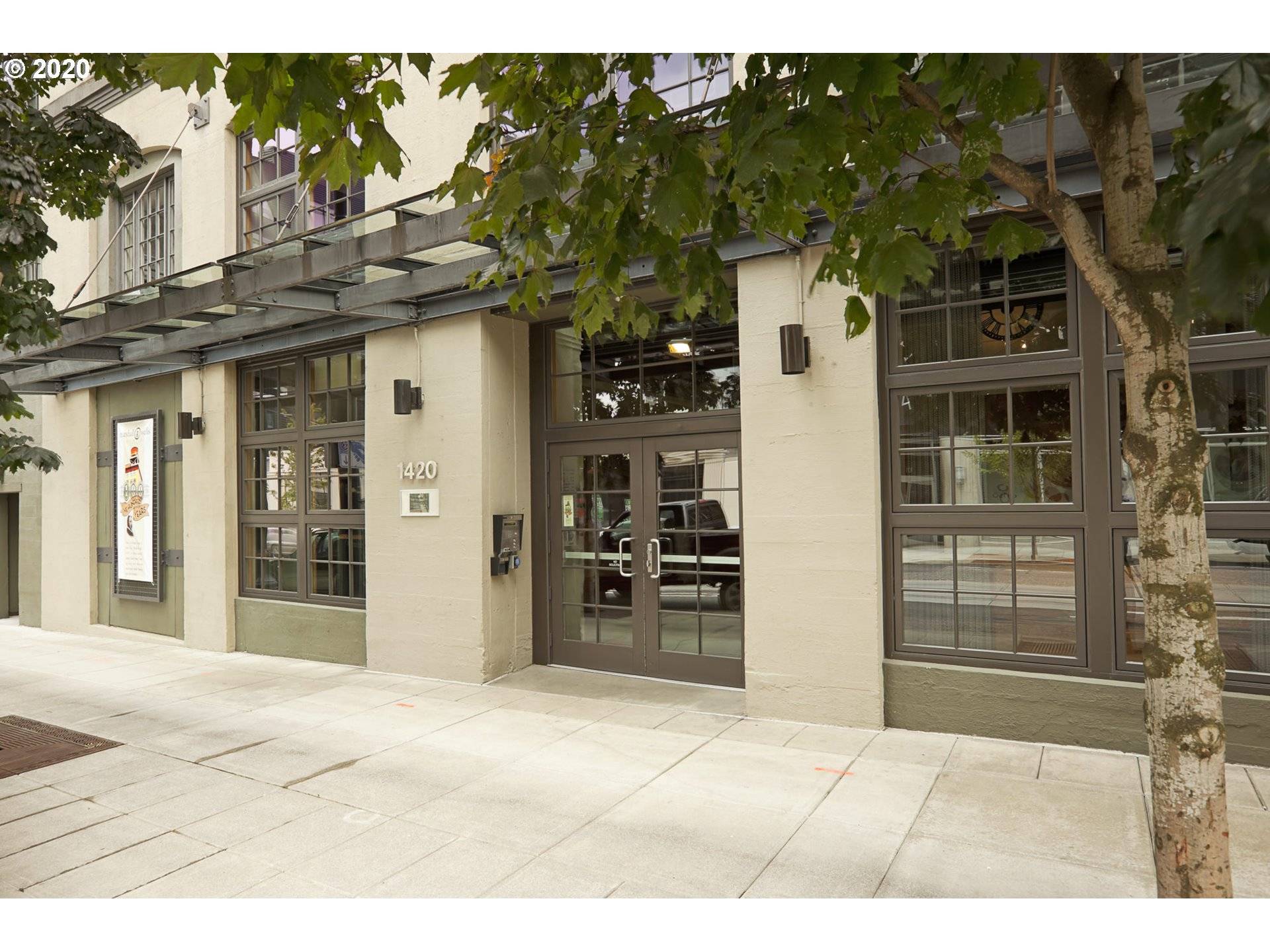 Portland, OR 97209,1420 NW LOVEJOY ST #325