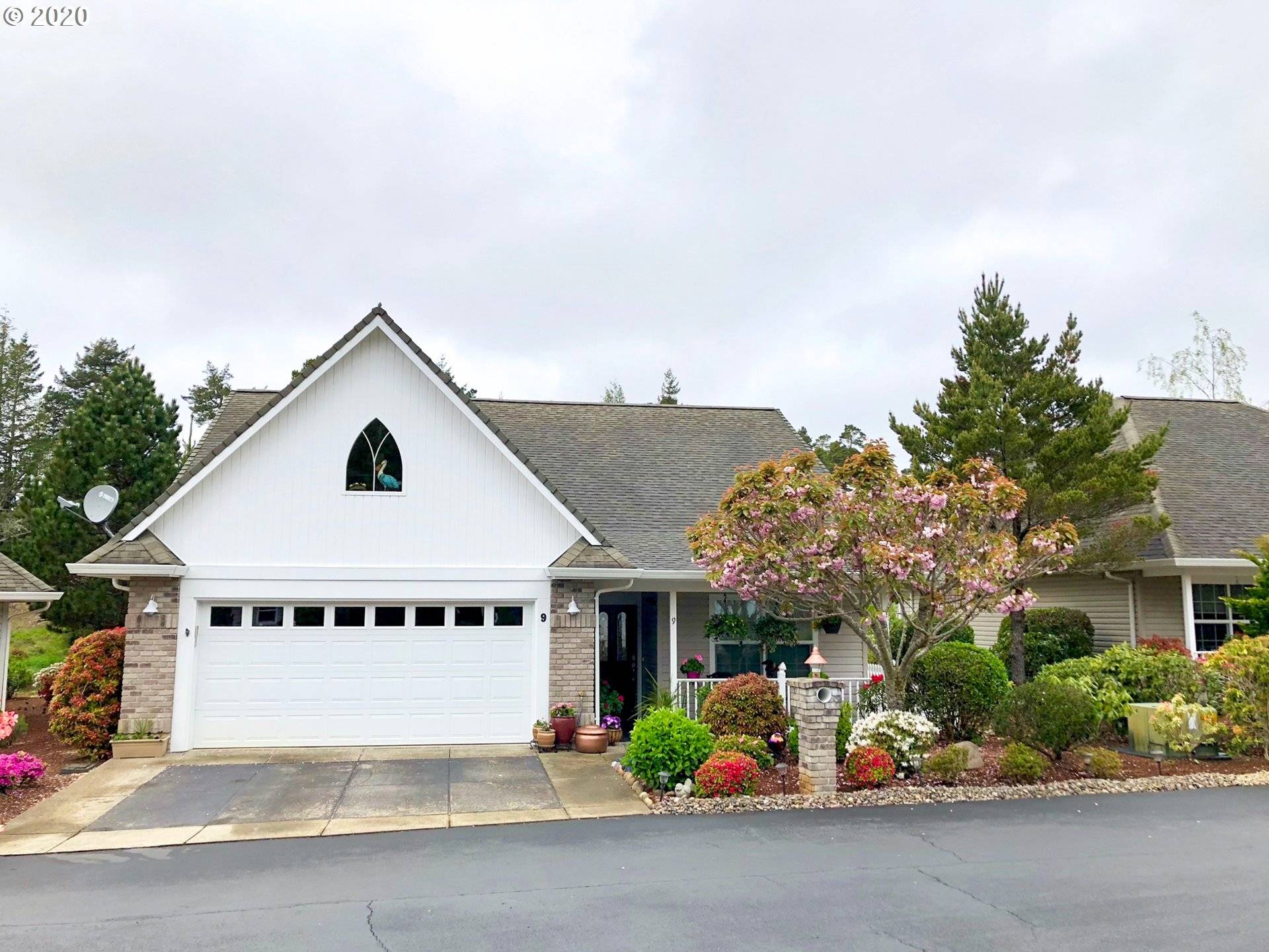 9 WATERFORD DOWNS CT, Florence, OR 97439