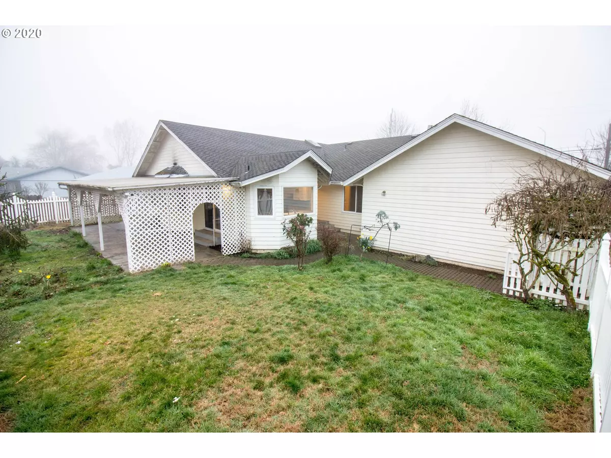 Sutherlin, OR 97479,304 JADE ST