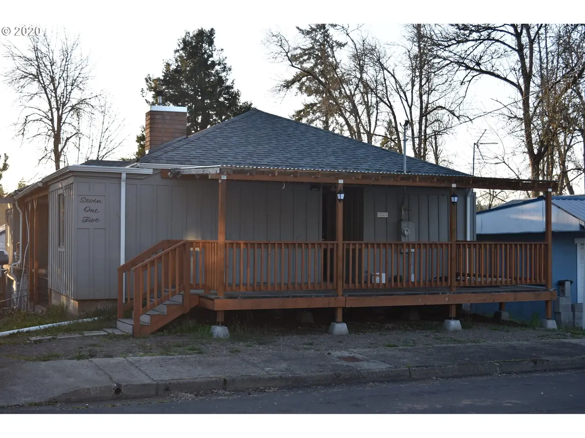 715 S 13TH ST, Cottage Grove, OR 97424