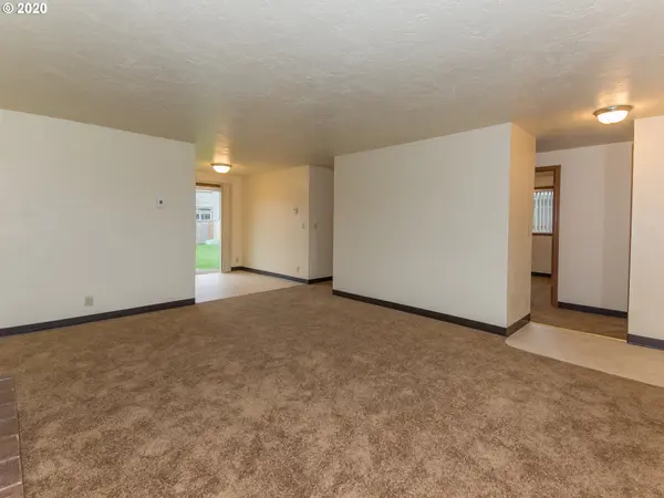 Eugene, OR 97402,3663 PLUMTREE DR