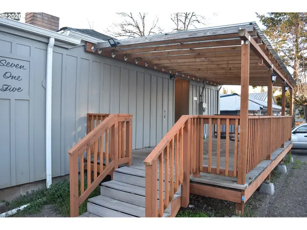 715 S 13TH ST, Cottage Grove, OR 97424