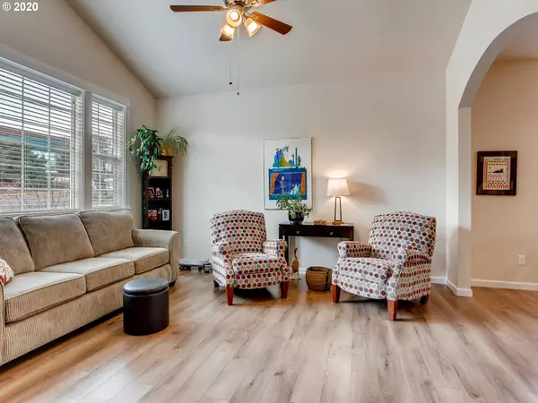 St Helens, OR 97051,208 S 9TH ST