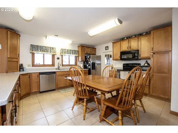 34325 MATTHEWS RD, Eugene, OR 97405