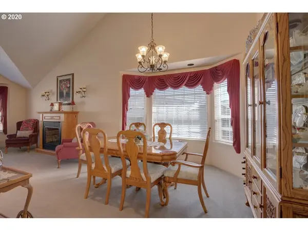 Grants Pass, OR 97526,1223 NW SALISBURY DR