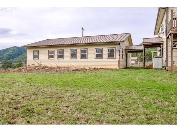 98728 S COOS RIVER LN, Coos Bay, OR 97420