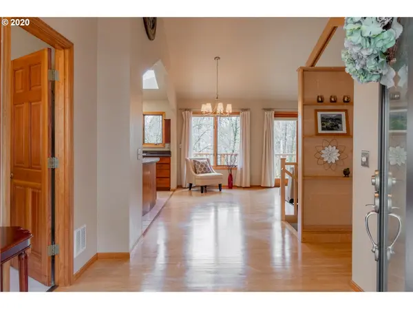 814 SUNDANCE ST, Eugene, OR 97405