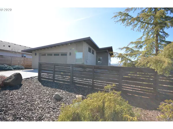 The Dalles, OR 97058,177 BLUE HERON CT