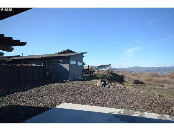 The Dalles, OR 97058,177 BLUE HERON CT