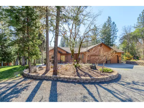 Grants Pass, OR 97526,141 IRIS LN