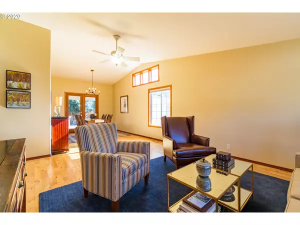 Eugene, OR 97401,1422 LUELLA ST