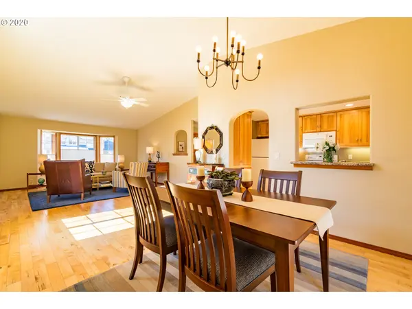 Eugene, OR 97401,1422 LUELLA ST