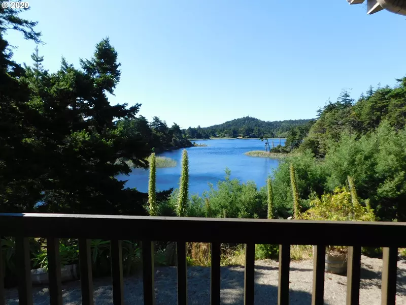 42330 DENA LN, Port Orford, OR 97465