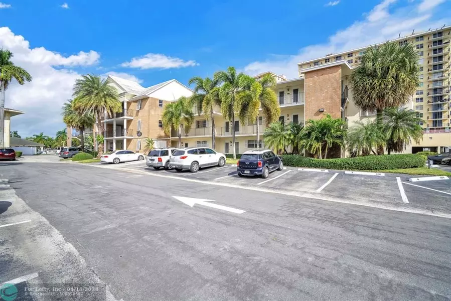 450 Paradise Isle Blvd  #207, Hallandale Beach, FL 33009