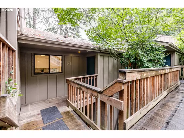 143 TREEHILL LOOP, Eugene, OR 97405