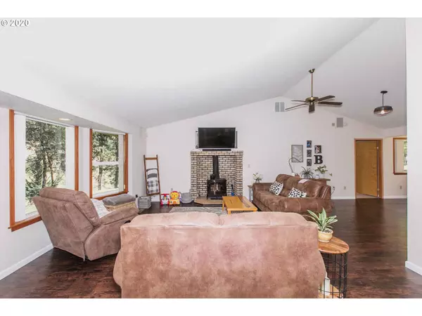 Roseburg, OR 97470,7543 NORTH BANK RD