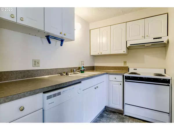 Eugene, OR 97405,2233 HAWKINS LN