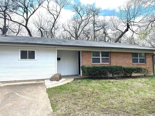 327 10th Street NE, Paris, TX 75460