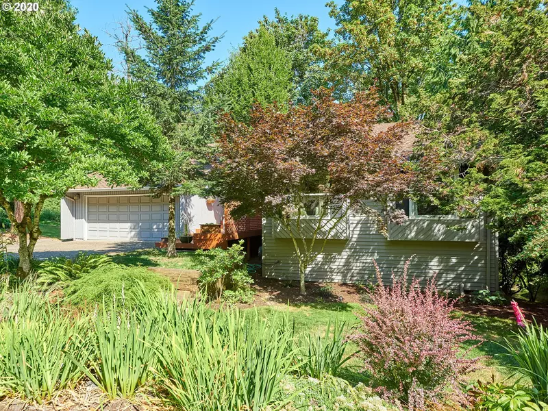 12 WALKING WOODS DR, Lake Oswego, OR 97035