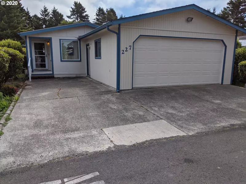 1600 RHODODENDRON DR #227, Florence, OR 97439