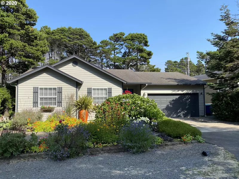 5860 HACIENDA AVE, Gleneden Beach, OR 97388