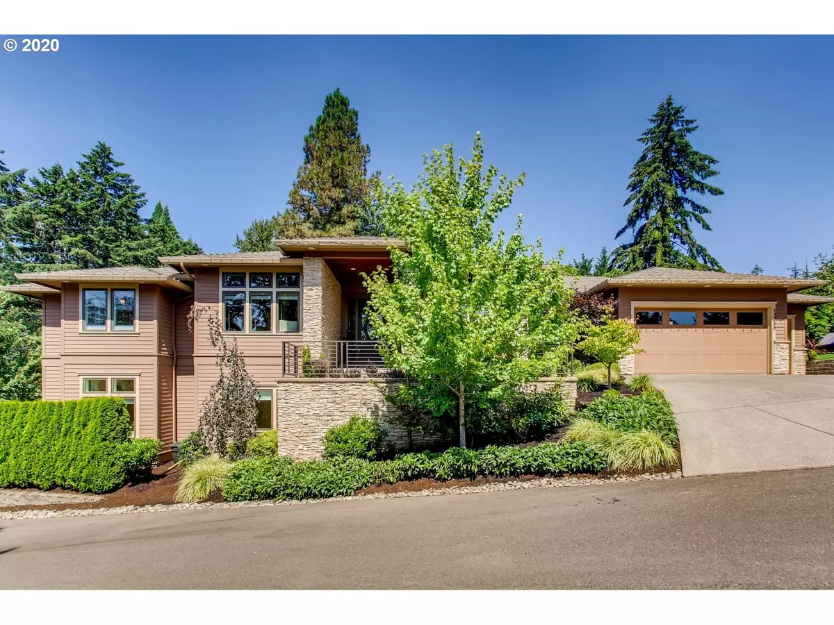 Lake Oswego, OR 97034,13888 GOODALL RD