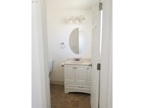 St Helens, OR 97051,444 S 9TH ST