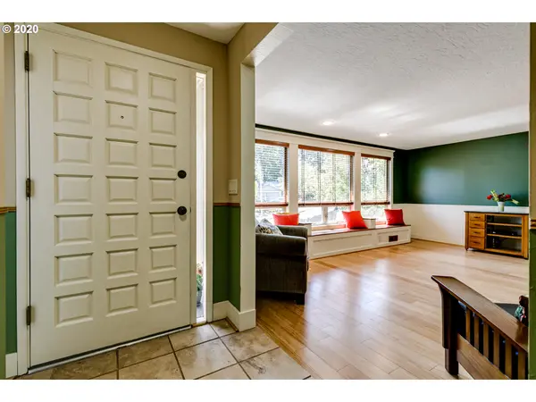 735 FOOTHILL DR, Eugene, OR 97405