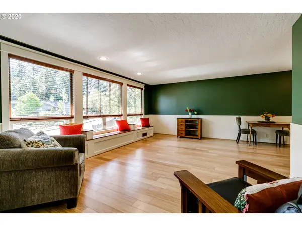 735 FOOTHILL DR, Eugene, OR 97405