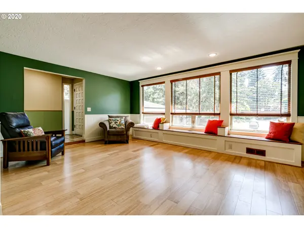 735 FOOTHILL DR, Eugene, OR 97405