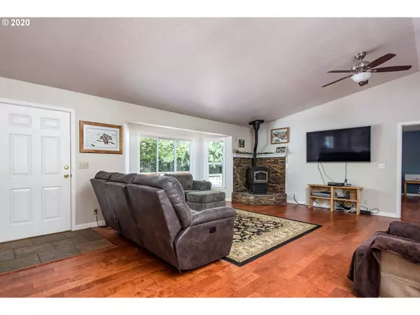 Dorena, OR 97434,36758 SHOREVIEW DR