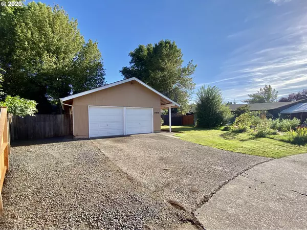 Eugene, OR 97402,3816 PEPPERTREE DR