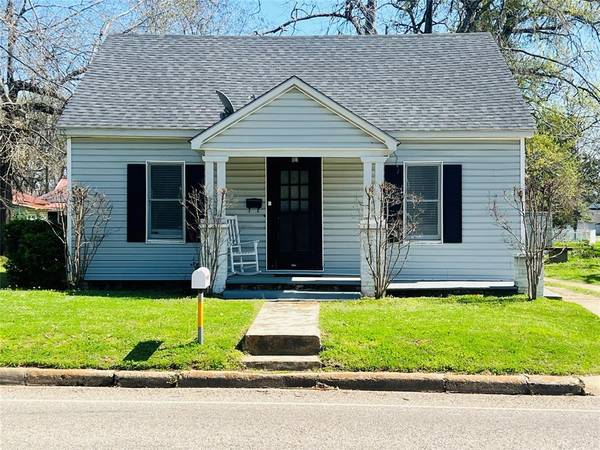 207 S Walnut Street, Winnsboro, TX 75494