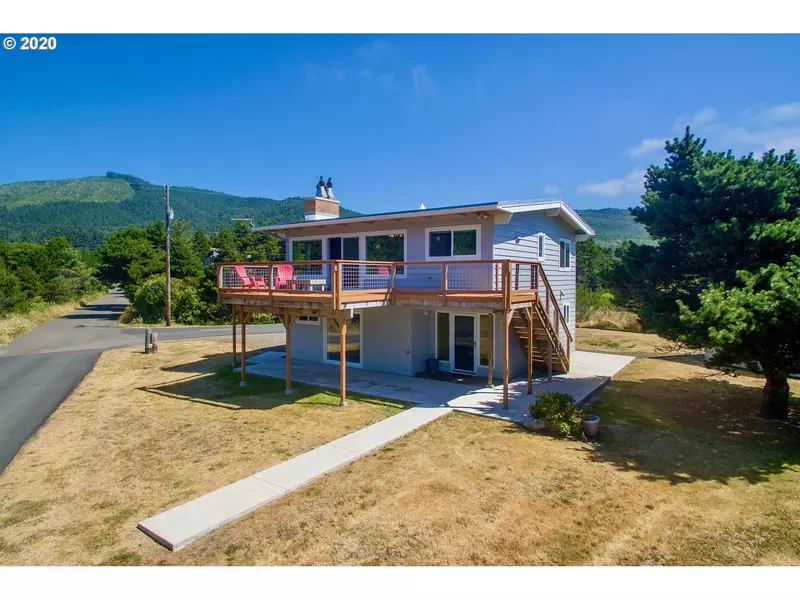 8625 SECTION LINE ST, Rockaway Beach, OR 97136