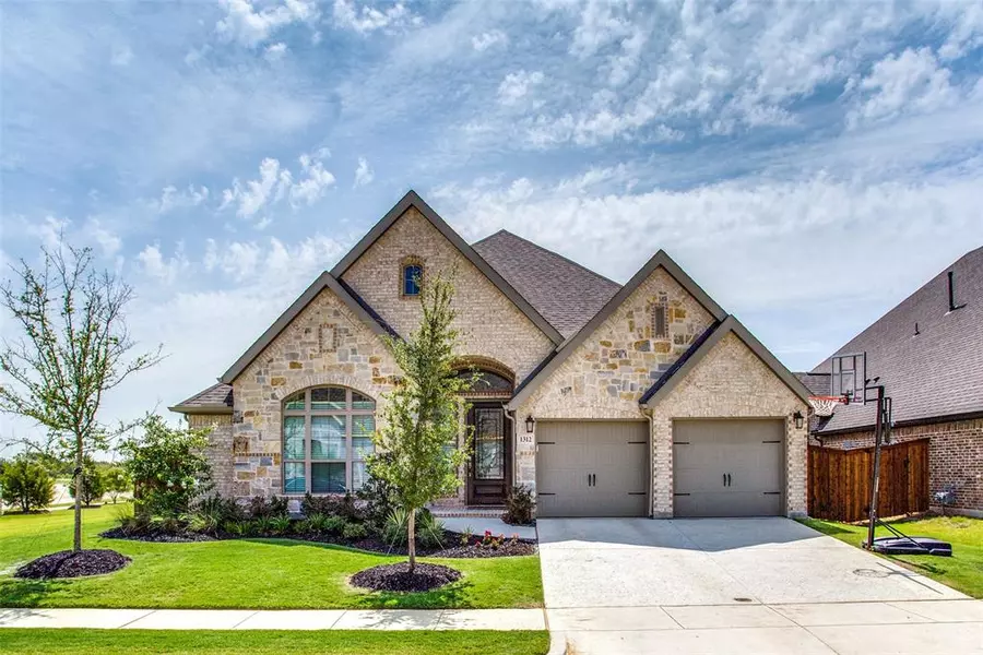 1312 Bluestem Drive, Aubrey, TX 76227