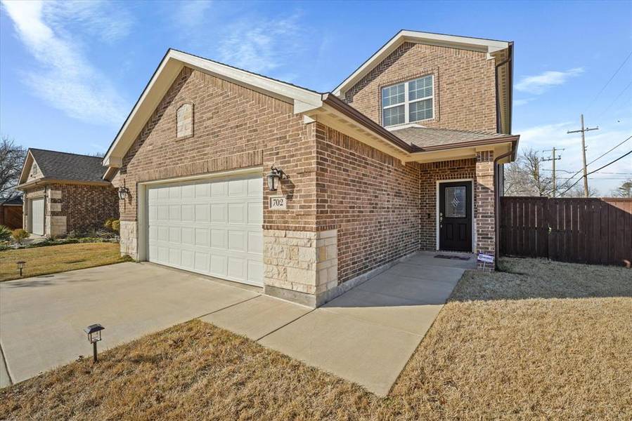 702 W Church Street, Grand Prairie, TX 75050