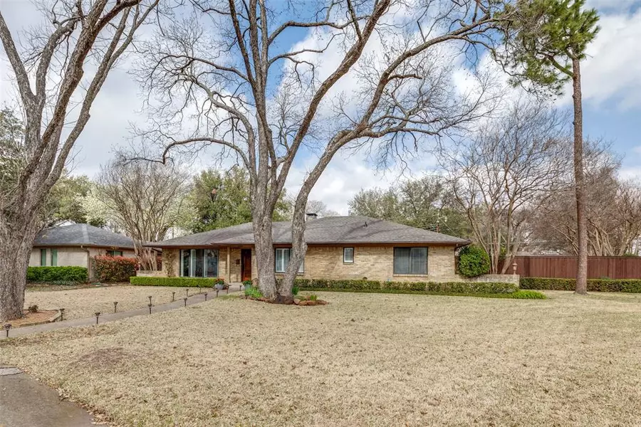 6935 Redstart Lane, Dallas, TX 75214