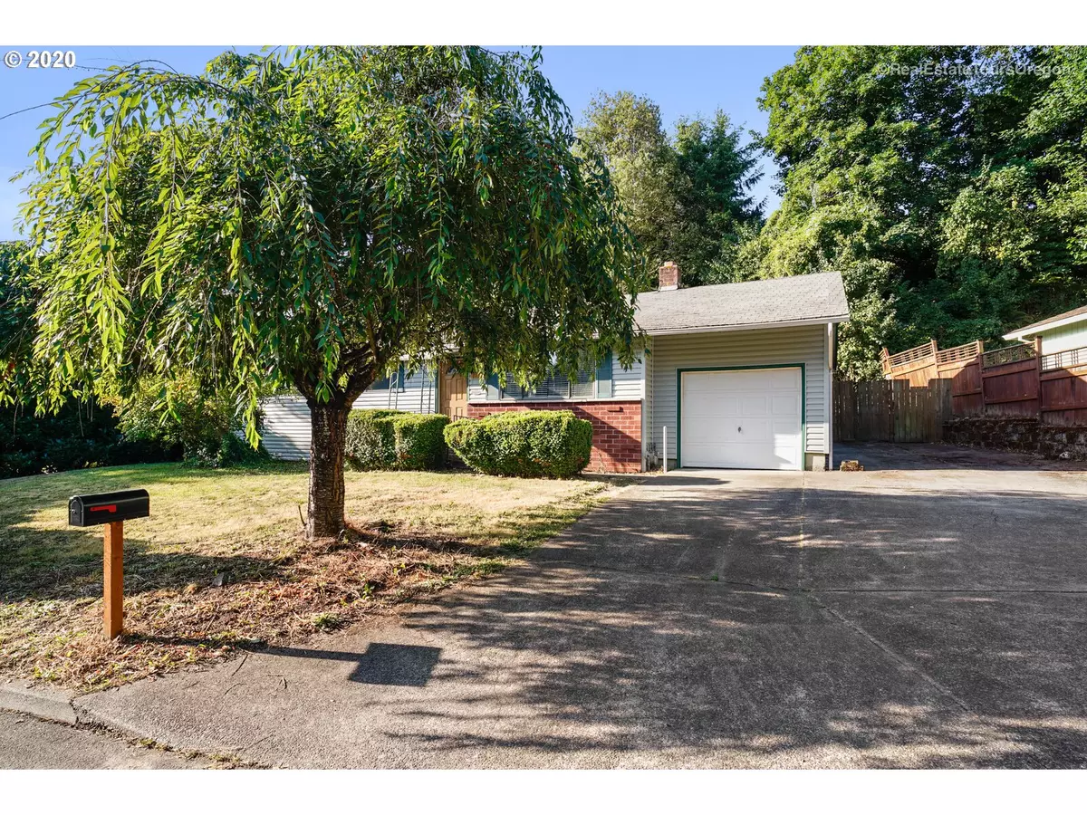 Milwaukie, OR 97222,8916 SE REGENTS DR
