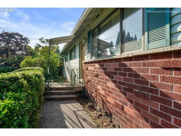 Milwaukie, OR 97222,8916 SE REGENTS DR