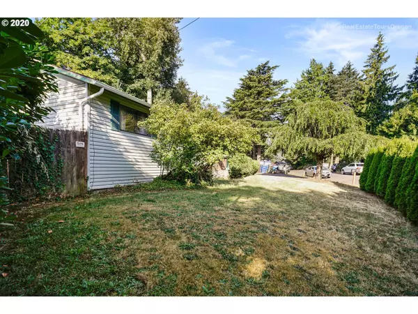 Milwaukie, OR 97222,8916 SE REGENTS DR