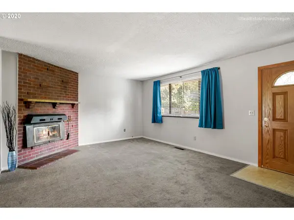 Milwaukie, OR 97222,8916 SE REGENTS DR