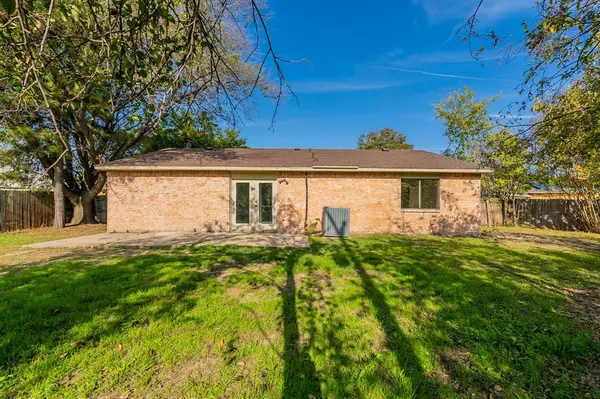 Grand Prairie, TX 75052,909 Llano Trail