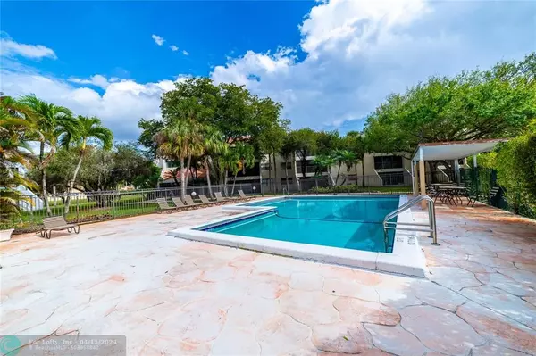 Weston, FL 33326,200 Lakeview  #307