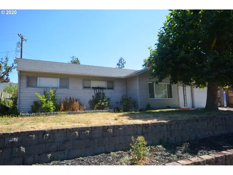 173 OAK ST, Riddle, OR 97469