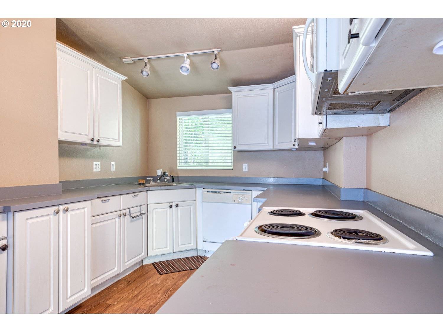 Portland, OR 97220,8433 NE HASSALO ST