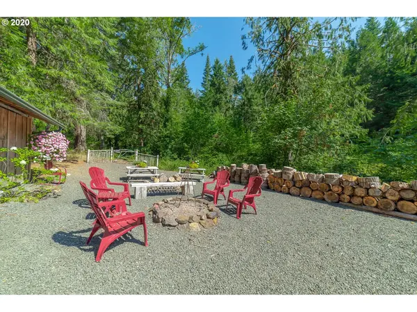 31157 Kenady LN, Cottage Grove, OR 97424