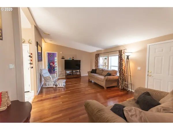 2921 ELMIRA RD, Eugene, OR 97402